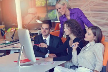 Grup birlikte bir ofiste çalışan meslektaşlarının