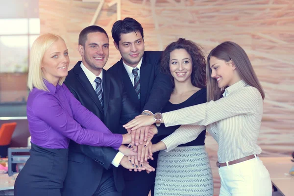 Grupo exitoso de empresarios en la oficina — Foto de Stock