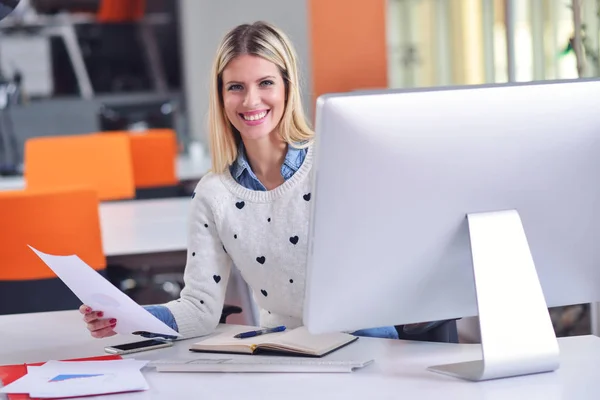 Successful business woman working at the office — Stock Photo, Image