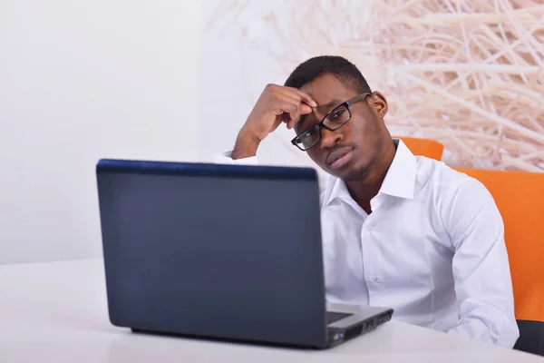 Handsome Afro American businessman in classic suit is using a la — Stock Photo, Image