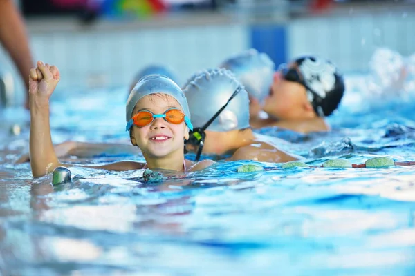 Happy Children Kids Group Swimming Pool Class Learning Swim — Stock Photo, Image