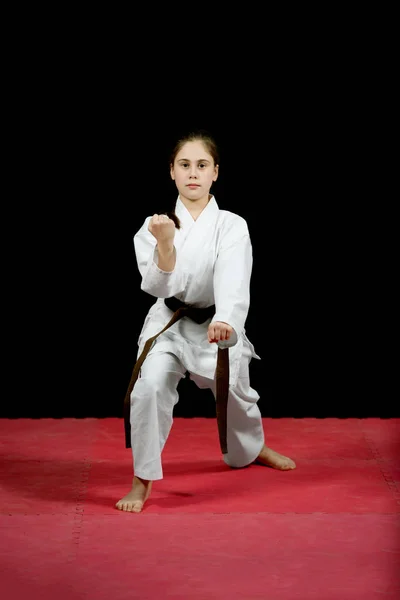Chica Entrenamiento Karate Artes Marciales — Foto de Stock