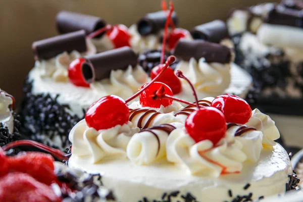 Kiraz kek seçici odak arka plan