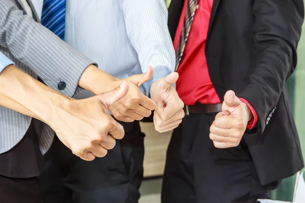 Kafede başparmak dayanabiliyor insan