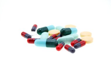 Beyaz arka plan üzerinde tehlikeli uyuşturucu izole