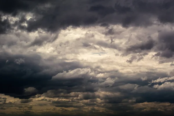 Himmel vor Gewitter — Stockfoto