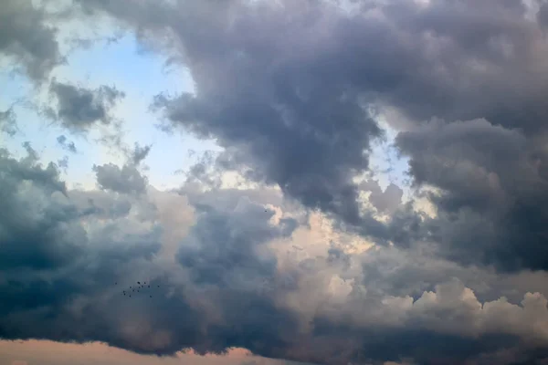 Nuvens no céu azul — Fotografia de Stock