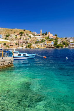 Doğal Rıhtımlar üzerinde Symi Yunan Adası