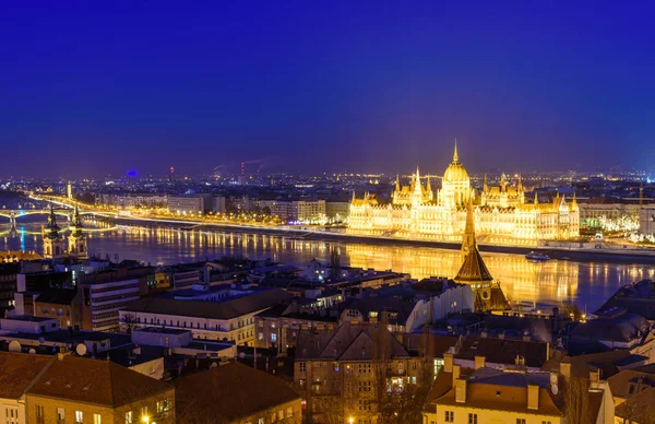 Hermosa vista nocturna de Budapest . — Foto de Stock