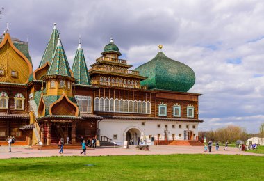 Moskova, Rusya - 29 Nisan 2018: Moskova turu. Kolomenskoye Müzesi. Tahta Kraliyet Sarayı.