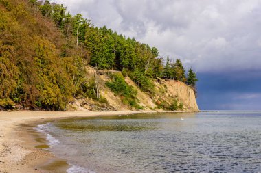 Baltık Denizi 'nin resimli sahili. Orlowo uçurumu - popüler turist ve doğal cazibe, Orlowo, Gdynia, Polonya