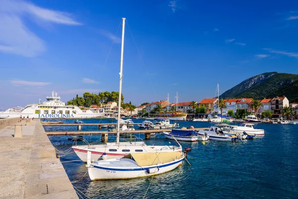 Trpanj Dalmatien Kroatien September 2018 Bunte Fischerboote Der Hafenstadt Trpanj — Stockfoto