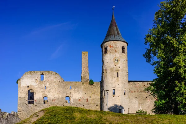 Prohlídka Estonska Hrad Haapsalu Středověký Hrad Estonsku Oblíbená Turistická Atrakce — Stock fotografie
