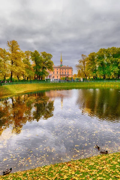 San Petersburgo Rusia Septiembre 2017 Vista Otoño Del Castillo Mikhailovsky — Foto de Stock