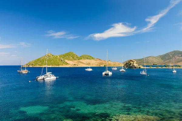 Une Belle Baie Avec Des Yachts Baie Grikos Est Une — Photo