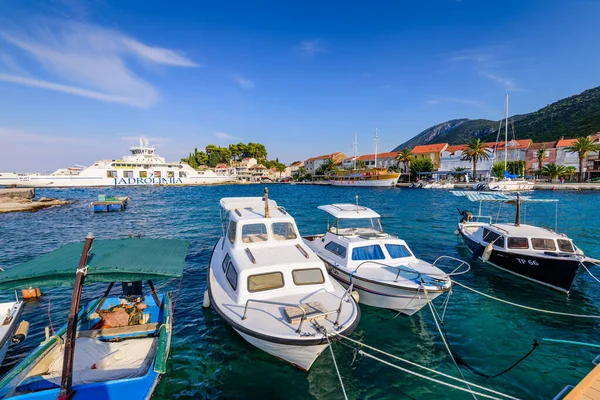 Trpanj Dalmatien Kroatien September 2018 Bunte Fischerboote Der Hafenstadt Trpanj — Stockfoto