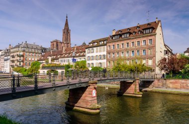 Strasbourg, Alsace bölgesi, Fransa - 2 Mayıs 2019: Strasbourg şehri. Tarihi merkez