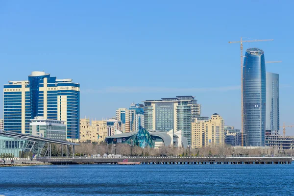 Bakü Azerbaycan Şubat 2017 Bakü Nün Merkezinde Gökdelenler Bulunan Hazar — Stok fotoğraf