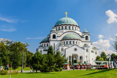 Belgrad, Sırbistan - 24 Eylül 2016: Güneşli yaz gününde Aziz Sava Tapınağı.