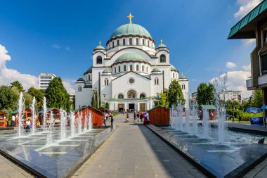 Belgrad, Sırbistan - 24 Eylül 2016: Güneşli yaz gününde Aziz Sava Tapınağı.
