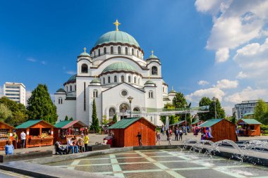 Belgrad, Sırbistan - 24 Eylül 2016: Güneşli yaz gününde Aziz Sava Tapınağı.