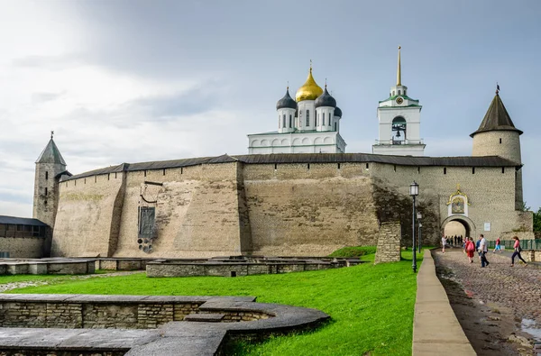 ロシアのプスコフ 2016年7月30日 ロシアのプスコフ市の古代クレムリン — ストック写真