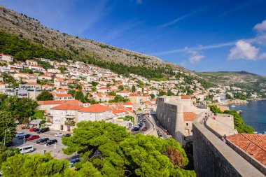 Dubrovnik, Dalmaçya bölgesi, Hırvatistan - 22 Eylül 2018: Hırvatistan 'ı gezmek. Dubrovnik şehir manzarası. Dubrovnik eski bir kasaba, güzel bir yaz manzarası.