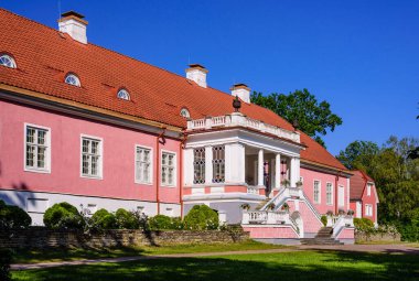 Sagadi, Estonya - 29 Temmuz 2019: Estonya gezisi. Lahemaa Ulusal Parkı 'ndaki Sagadi Malikanesi (Sagadi mis) Müzesi.