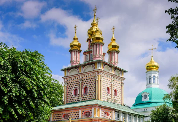 Mavi Gökyüzüne Karşı Ortodoks Katedrali Nin Kubbesi Kutsal Üçlü Rusya — Stok fotoğraf