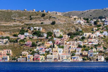 Yunanistan 'ı gezmek. Suriye adasının güzel eski evleri, Suriye adası, Dodecanese, Yunanistan