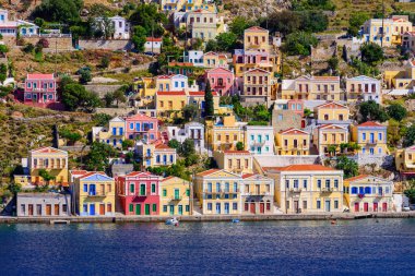 Yunanistan 'ı gezmek. Suriye adasının güzel eski evleri, Suriye adası, Dodecanese, Yunanistan