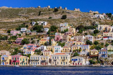 Yunanistan 'ı gezmek. Suriye adasının güzel eski evleri, Suriye adası, Dodecanese, Yunanistan