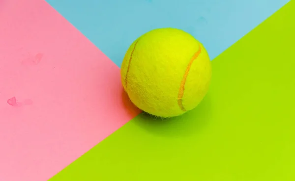 Tenis Piłka Papier Pasteli Różowy Zielony Niebieski Punkt Przecięcia Linii — Zdjęcie stockowe