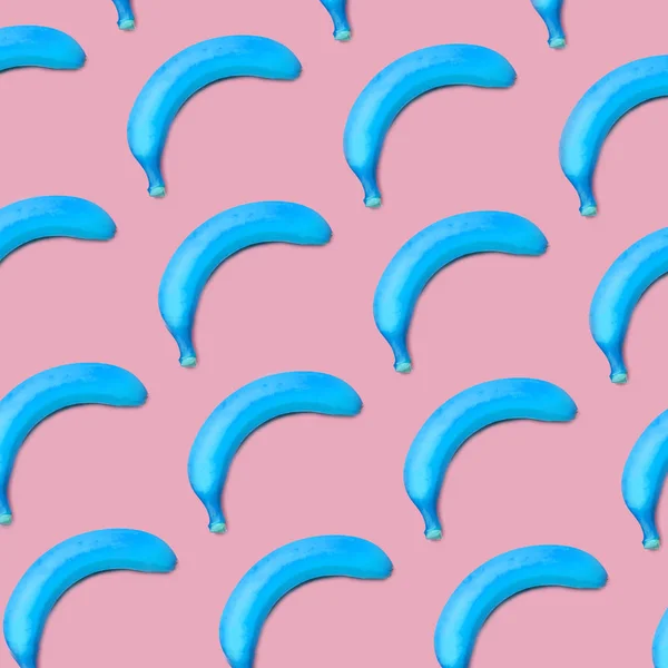 Renkli meyve deseni mor arka plan üstten görünüm üzerinde pembe muz