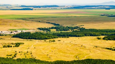 Karpatların tarlalarının havadan görünüşü 