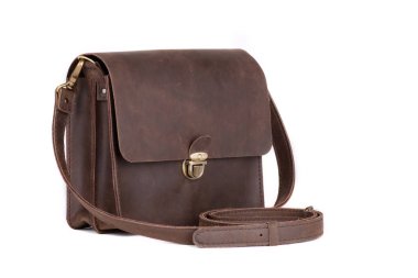 Beyaz arka planda deri çanta.