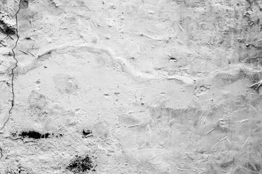 Çizik ve çatlaklarla dolu bir duvar parçası.