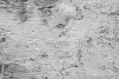 Çizik ve çatlaklarla dolu bir duvar parçası.