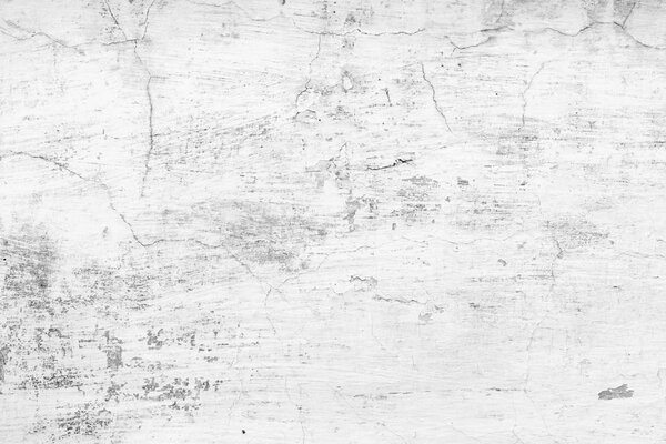 Фрагмент стены с царапинами и трещинами