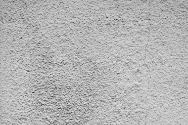 Çizik ve çatlaklarla dolu bir duvar parçası.