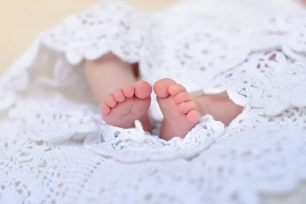 Baby feet close up. Legs of an infant — Stock Photo, Image