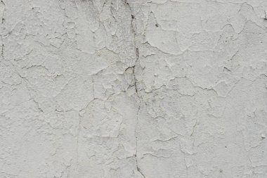 Çizik ve çatlaklarla dolu bir duvar parçası.