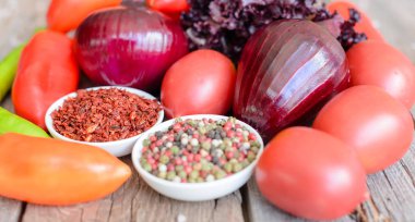 Antika ahşap arka plan - sonbahar hasat sebze. Kırsal natürmort