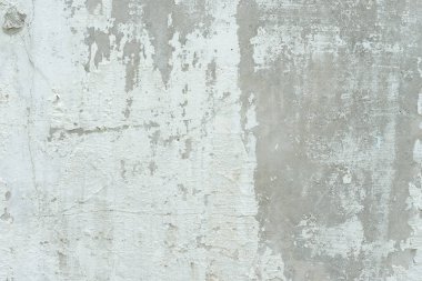 Çizik ve çatlaklarla dolu bir duvar parçası.