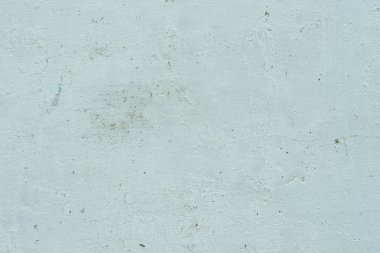 Çizik ve çatlaklarla dolu bir duvar parçası.