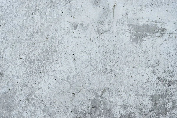 Çizik ve çatlaklarla dolu bir duvar parçası.