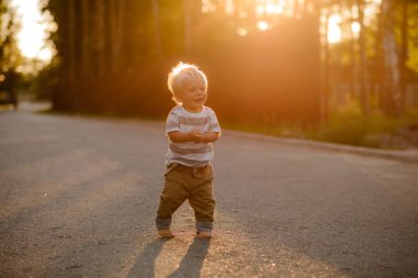 Sarışın saç sevimli çocukla