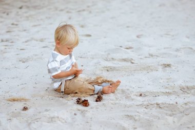 Sarışın saç sevimli çocukla