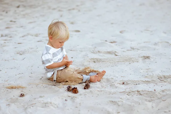 Sarışın saç sevimli çocukla