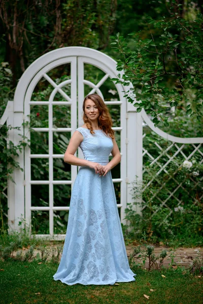 Yürüyüş güzel kadın